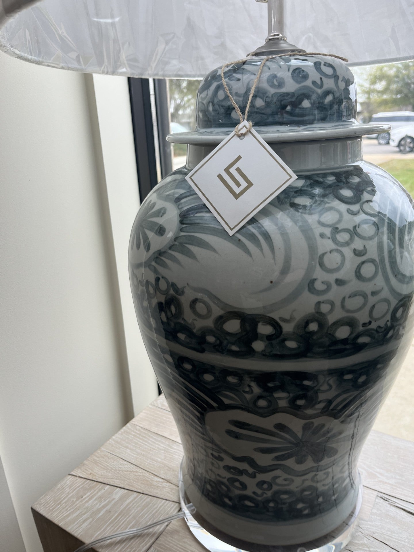 PORCELAIN TEMPLE JAR/ BLUE AND WHITE SEA FLOWER