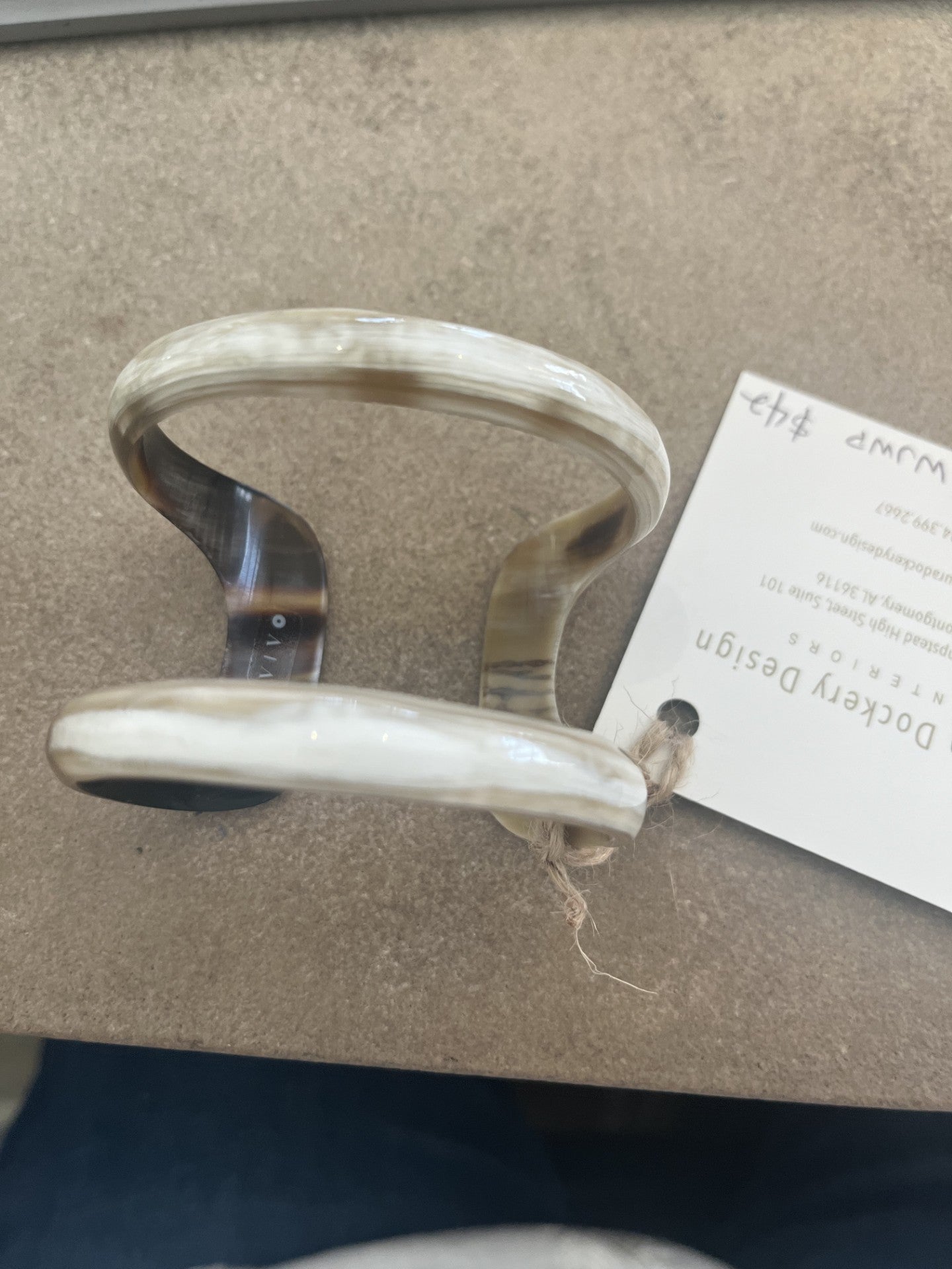NATURAL HORN OPEN LINE CUFF/ SMALL