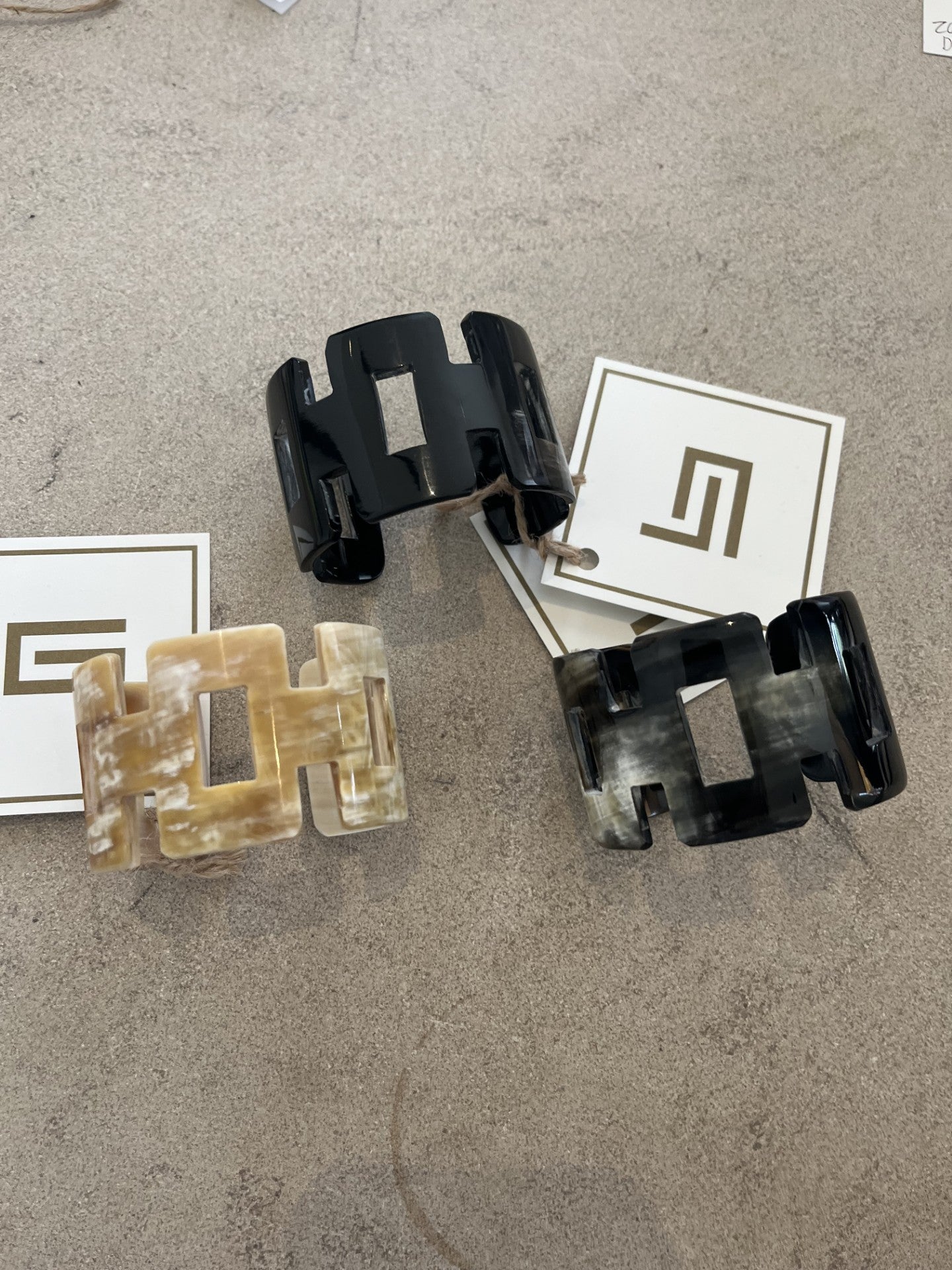 LDD GEOMETRIC HORN CUFF/BLACK AND LIGHT HORN
